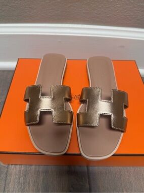 BNIB Hermes Rose Gold Oran Leather Slide Sandals - Women